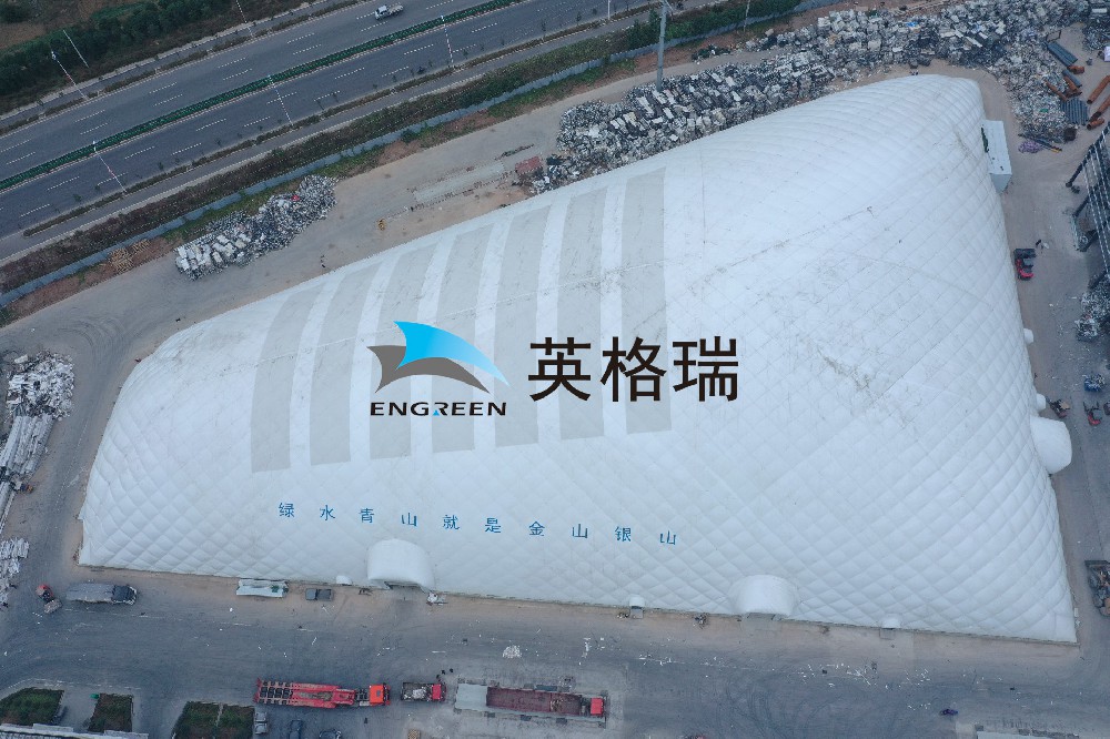 在大型物流中心、煤礦場(chǎng)地等領(lǐng)域的倉(cāng)儲(chǔ)應(yīng)用中，工業(yè)氣膜建筑已經(jīng)成為不可或缺的選擇